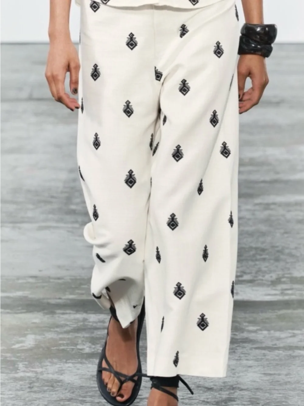 Zara Cropped Wide Leg Linen Blend Embroidered Cream Pants
